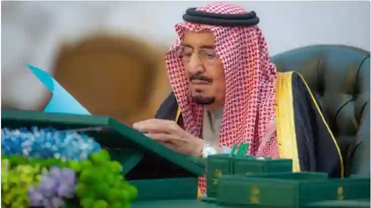 أوامر ملكية تقضي بتغيير كل هؤلاء من القبائل النازحة والمصريين والسودانيين